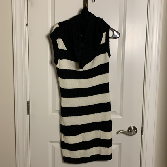 Right on time for fall!!  Get it while it’s new - Picture 2 of 2